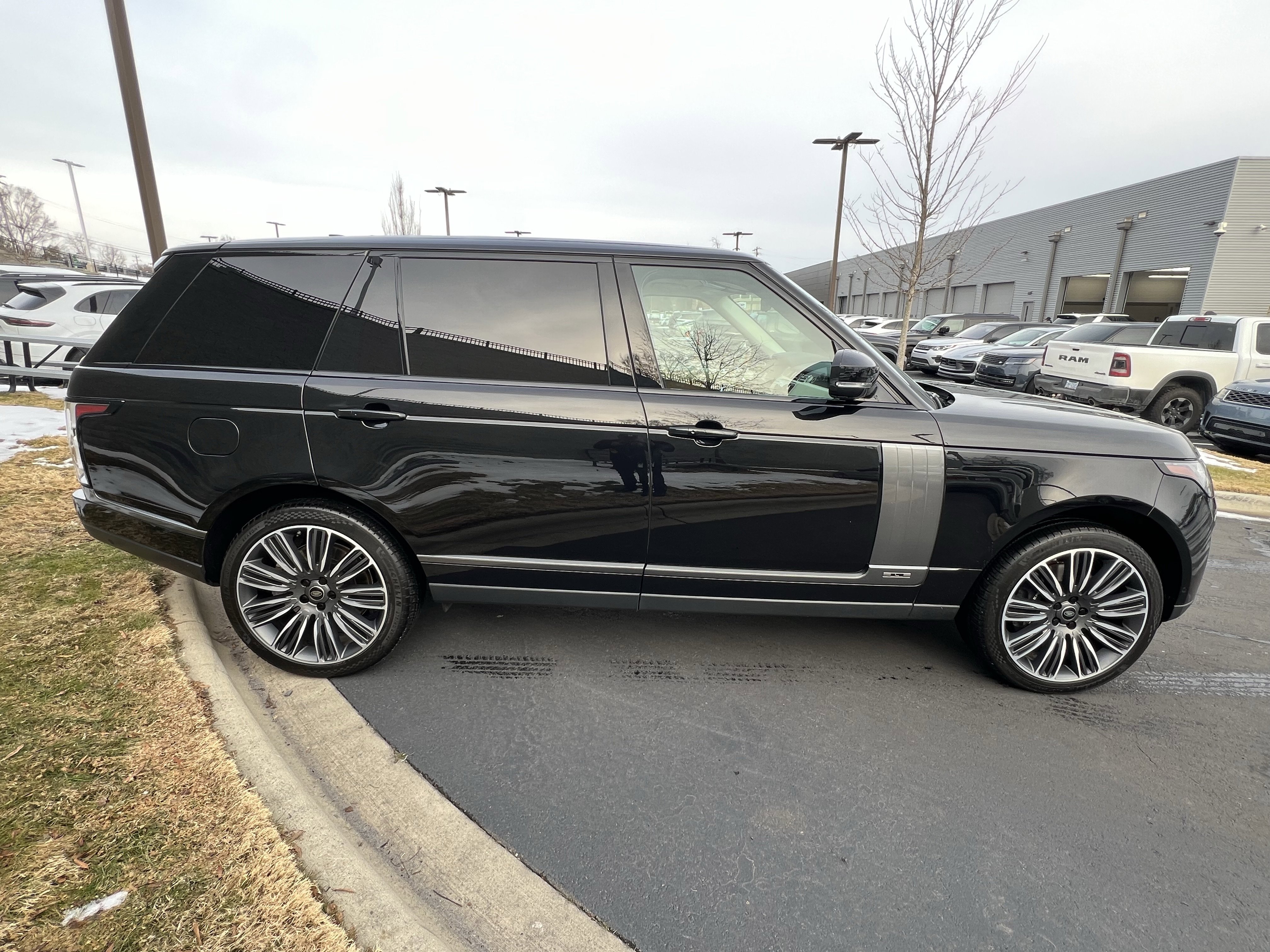 Used 2020 Land Rover Range Rover Long Wheelbase HSE image 8