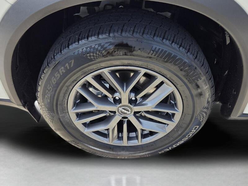Used 2024 Nissan Rogue S FWD image 9