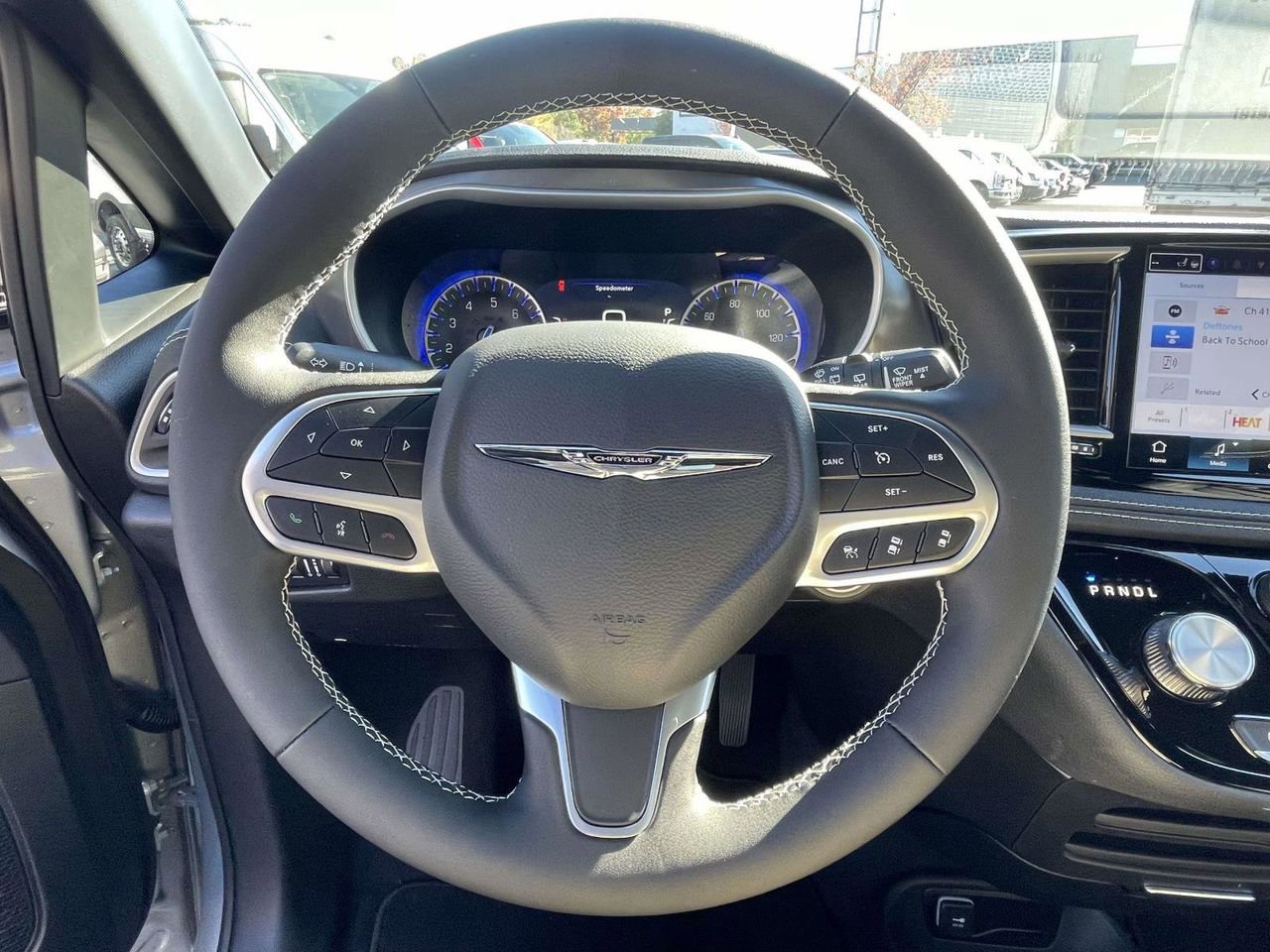 New 2026 Chrysler Pacifica Select FWD image 34