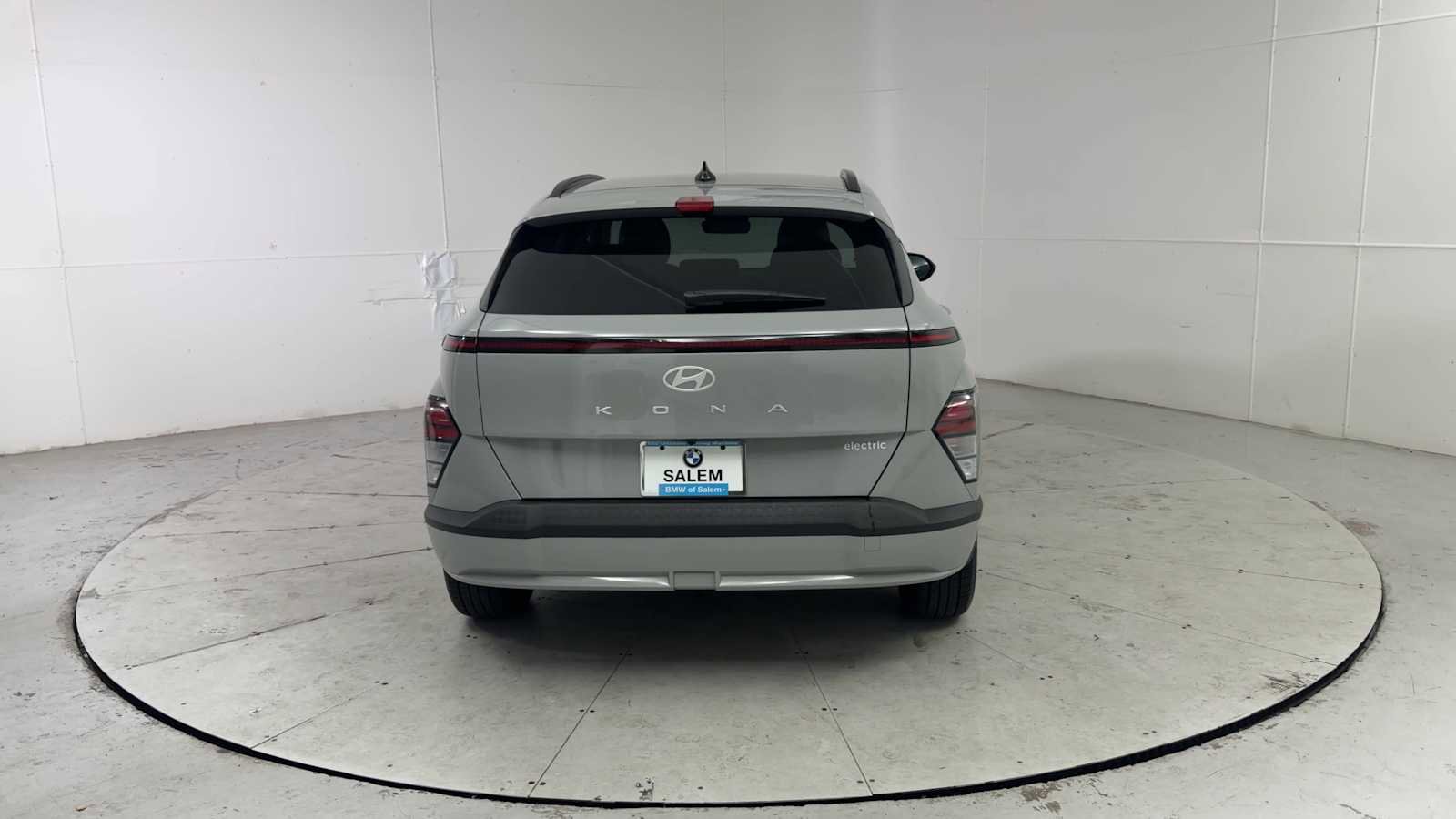 Used 2024 Hyundai Kona SEL FWD image 3