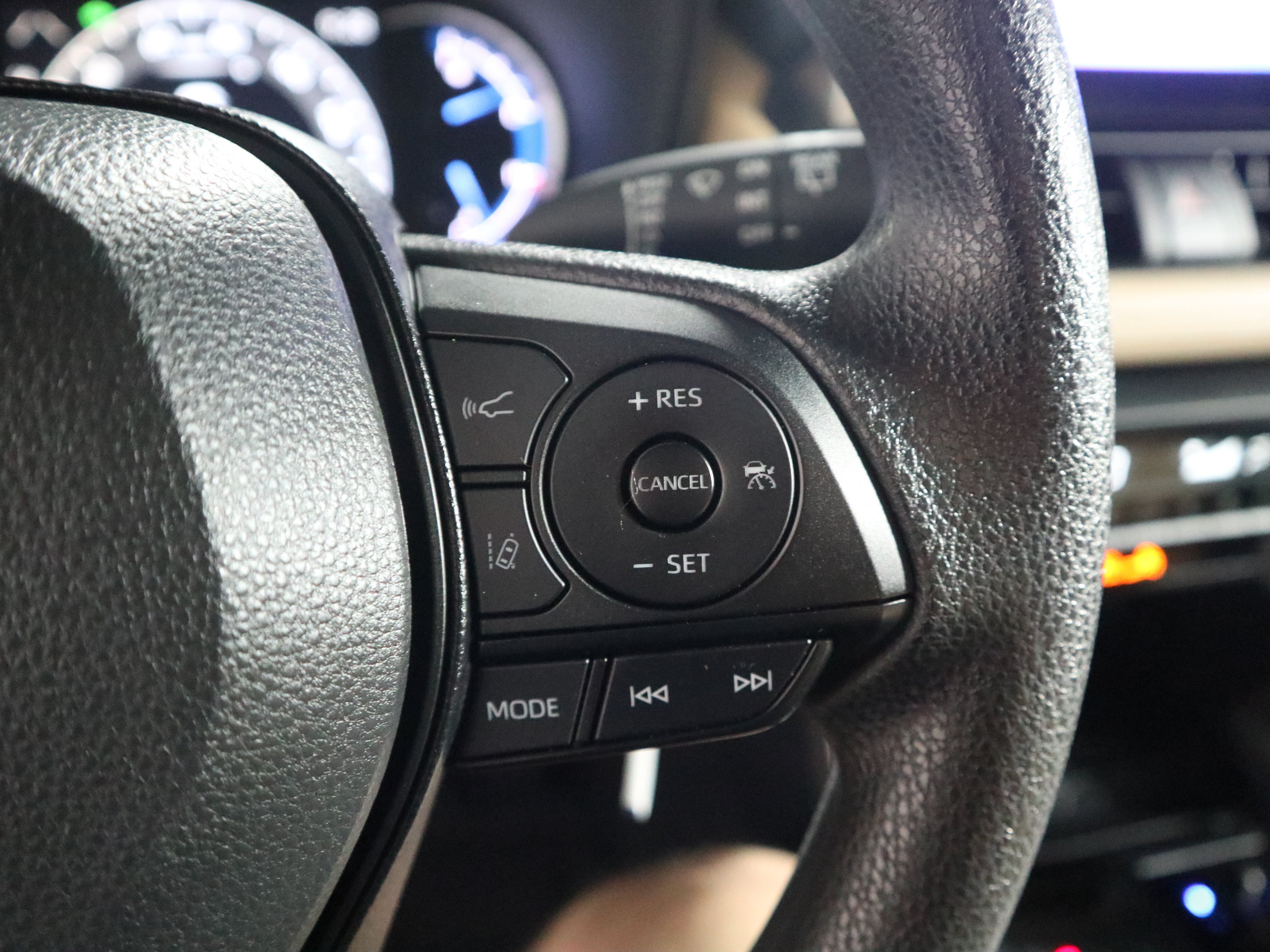 Used 2025 Toyota RAV4 LE AWD/4WD image 27