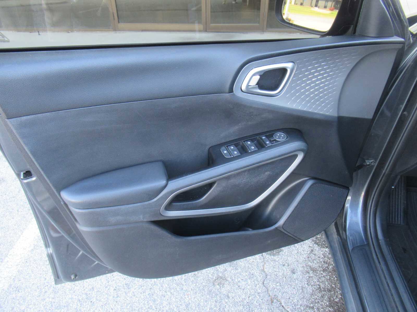 Used 2020 Kia Soul LX image 14