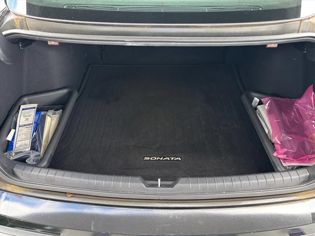 Used 2023 Hyundai Sonata Limited w/ Cargo Package FWD image 3