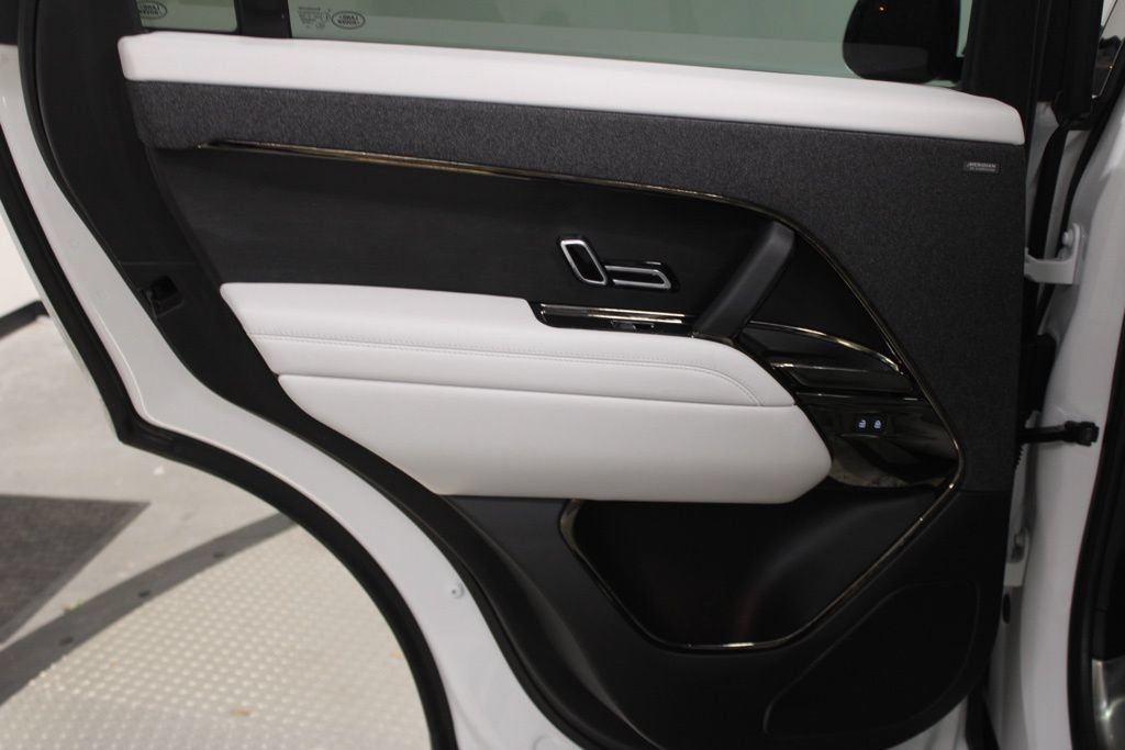 Used 2024 Land Rover Range Rover Sport SE AWD/4WD image 38