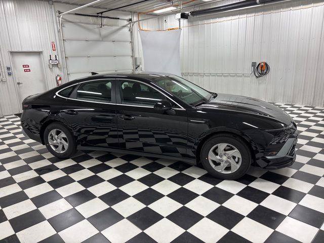 Used 2026 Hyundai Sonata SE FWD image 2