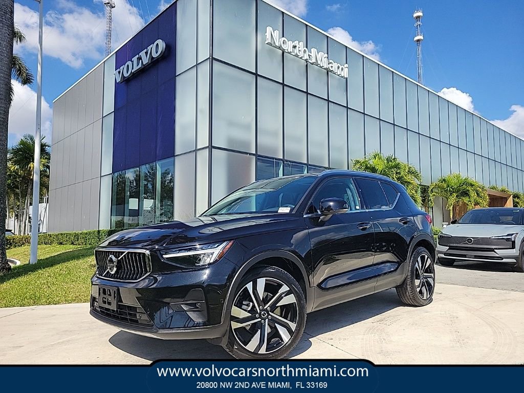 Used 2025 Volvo XC40 B5 Plus video 1