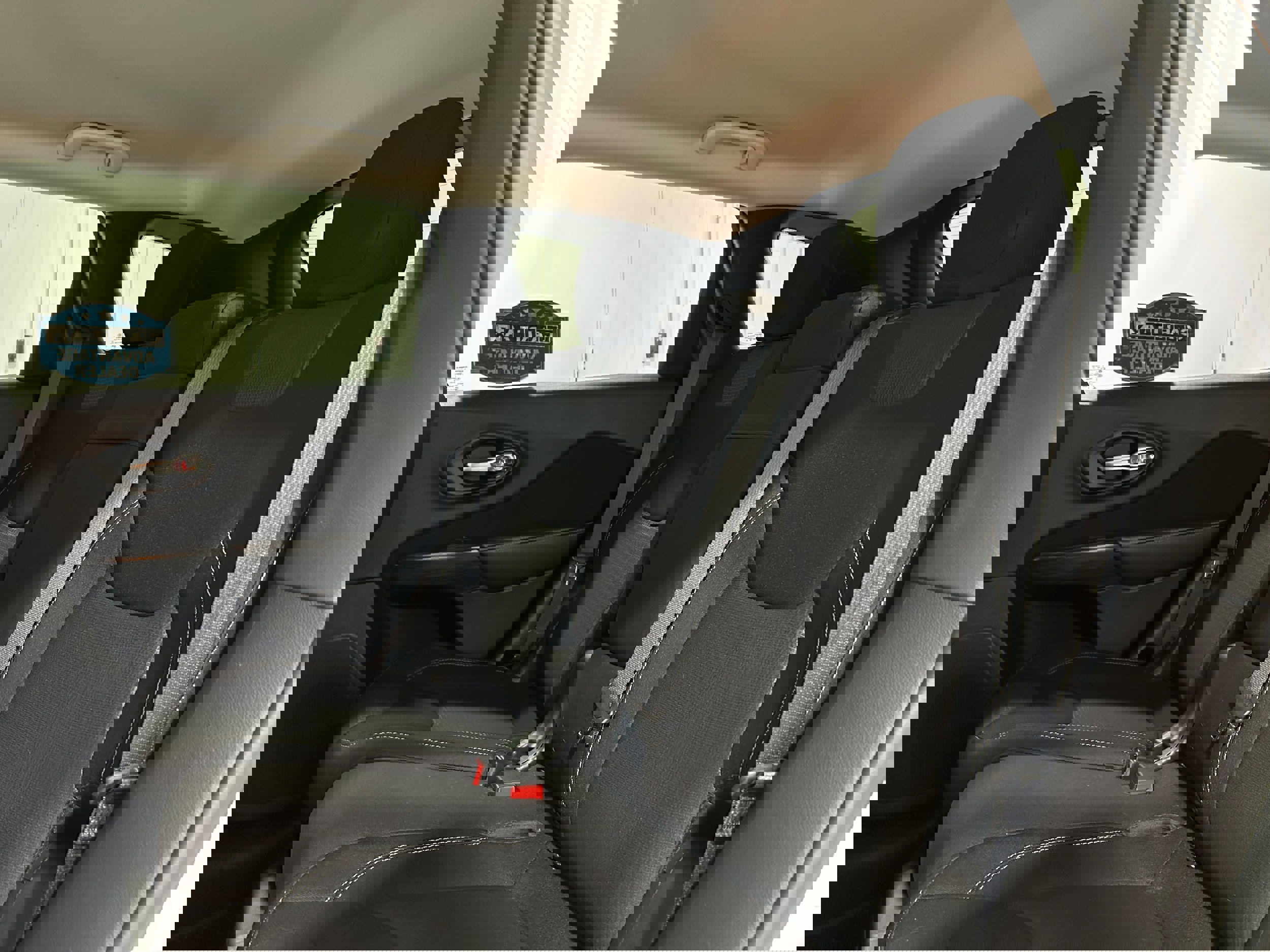 Used 2015 Jeep Cherokee Latitude w/ Cold Weather Group AWD/4WD image 28