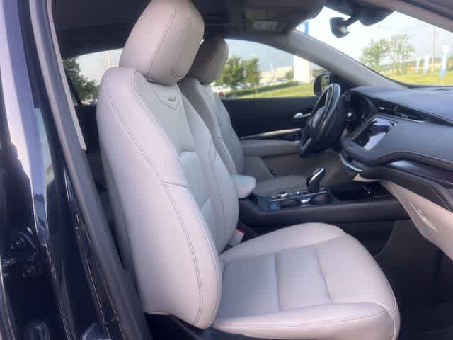 Used 2023 Cadillac XT4 Luxury w/ Cold Weather Package FWD image 12