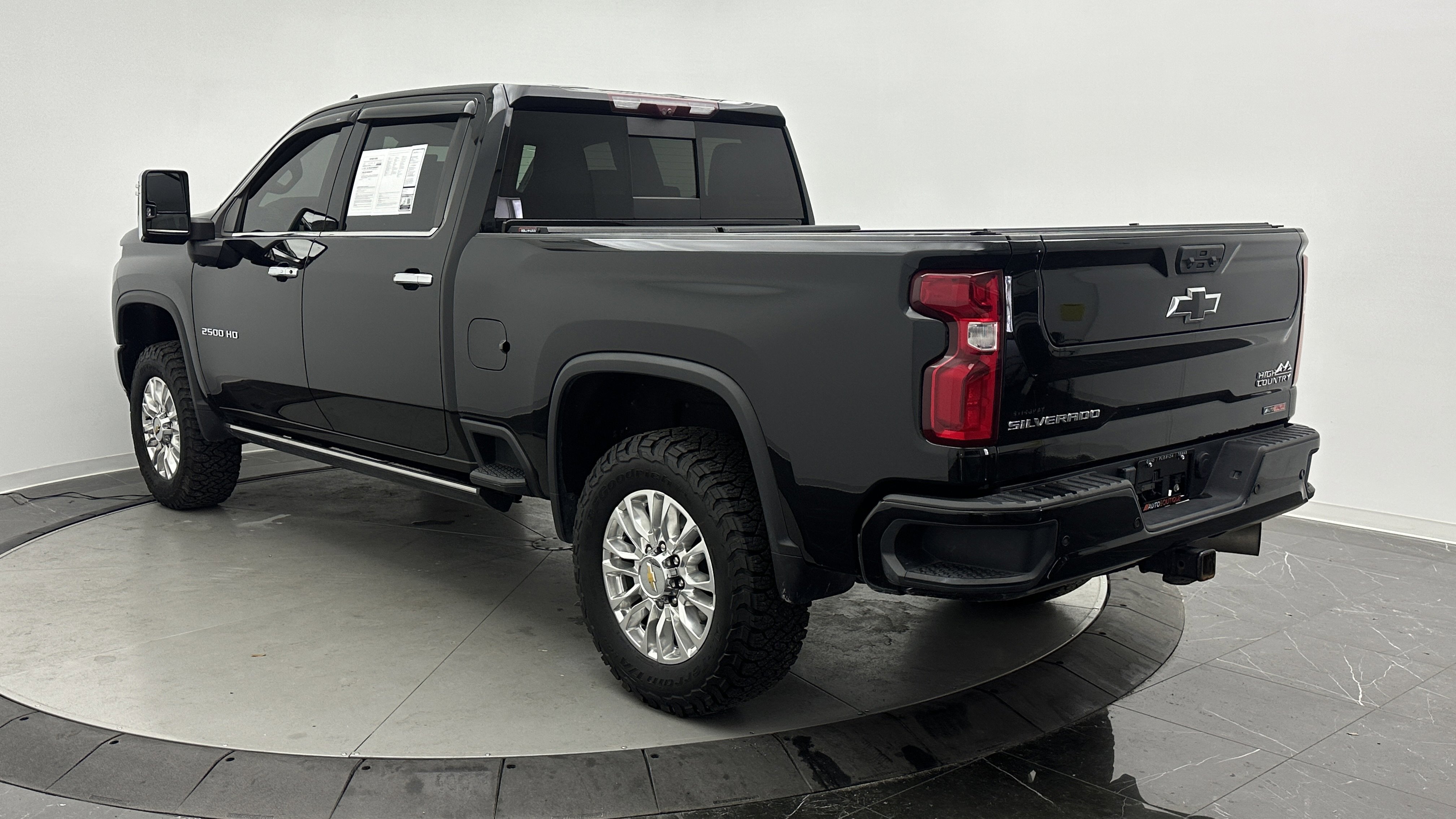 Used 2023 Chevrolet Silverado 2500 High Country w/ Z71 Off-Road Package image 7