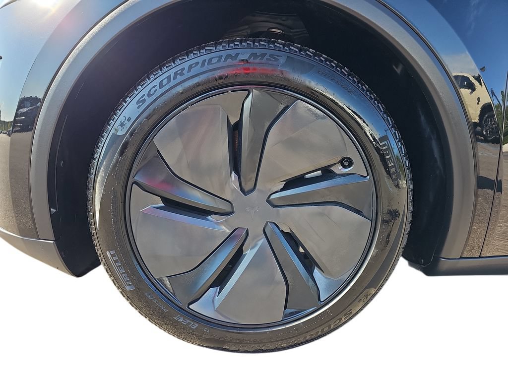 Used 2026 Tesla Model Y 2WD image 31