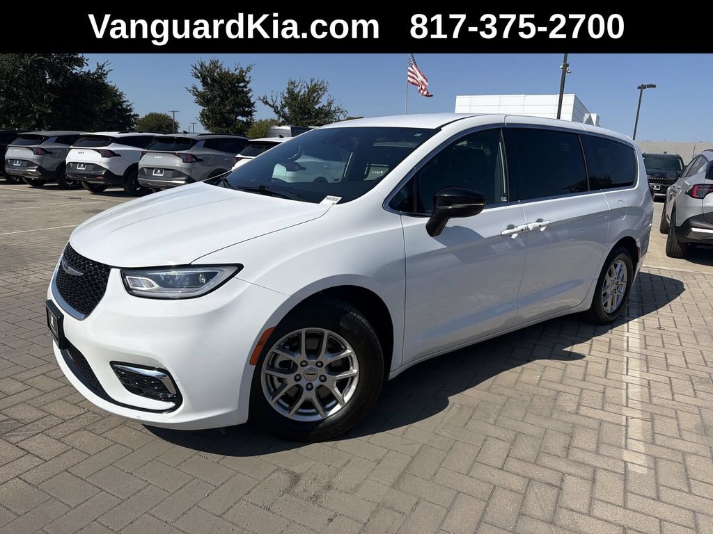 Used 2025 Chrysler Pacifica Select FWD video 1