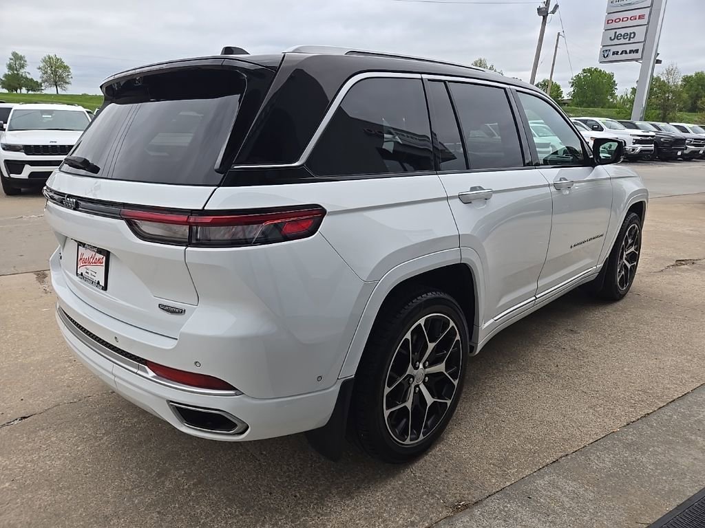 Used 2022 Jeep Grand Cherokee Summit AWD/4WD image 11