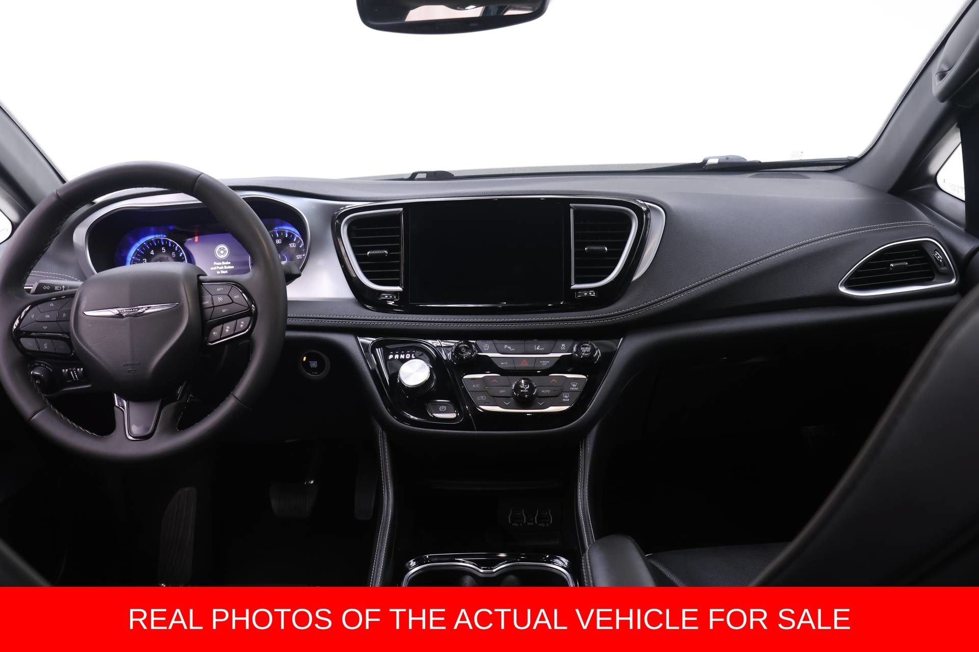 Used 2025 Chrysler Pacifica Limited FWD image 5