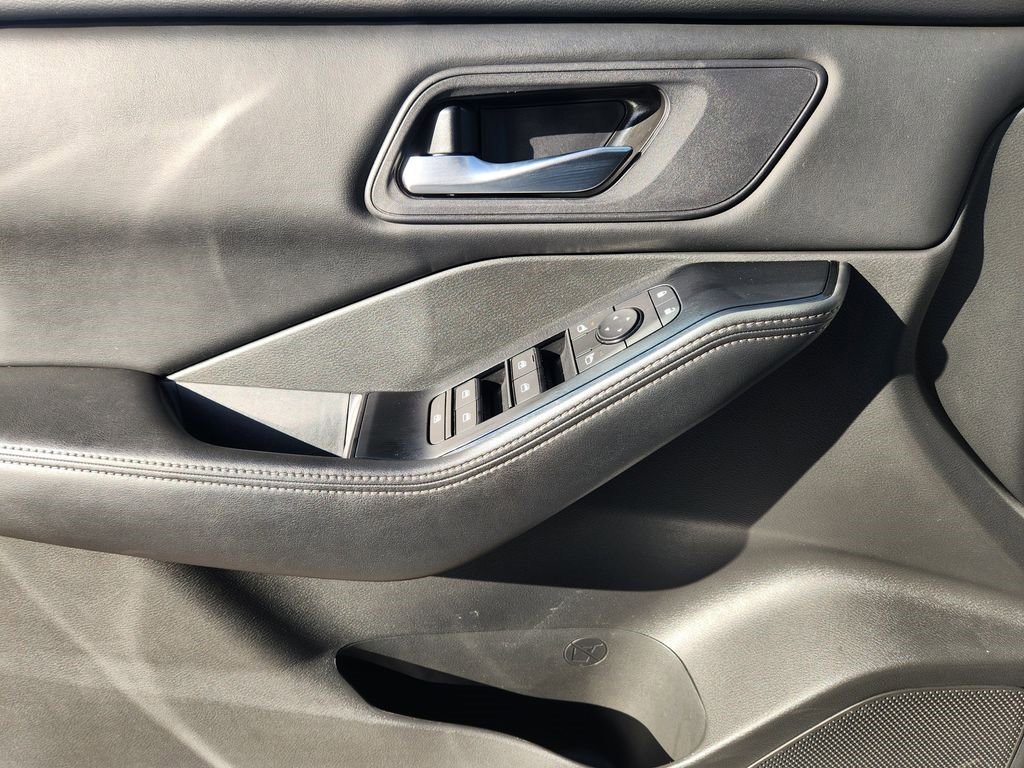 Used 2024 Nissan Rogue SV image 23