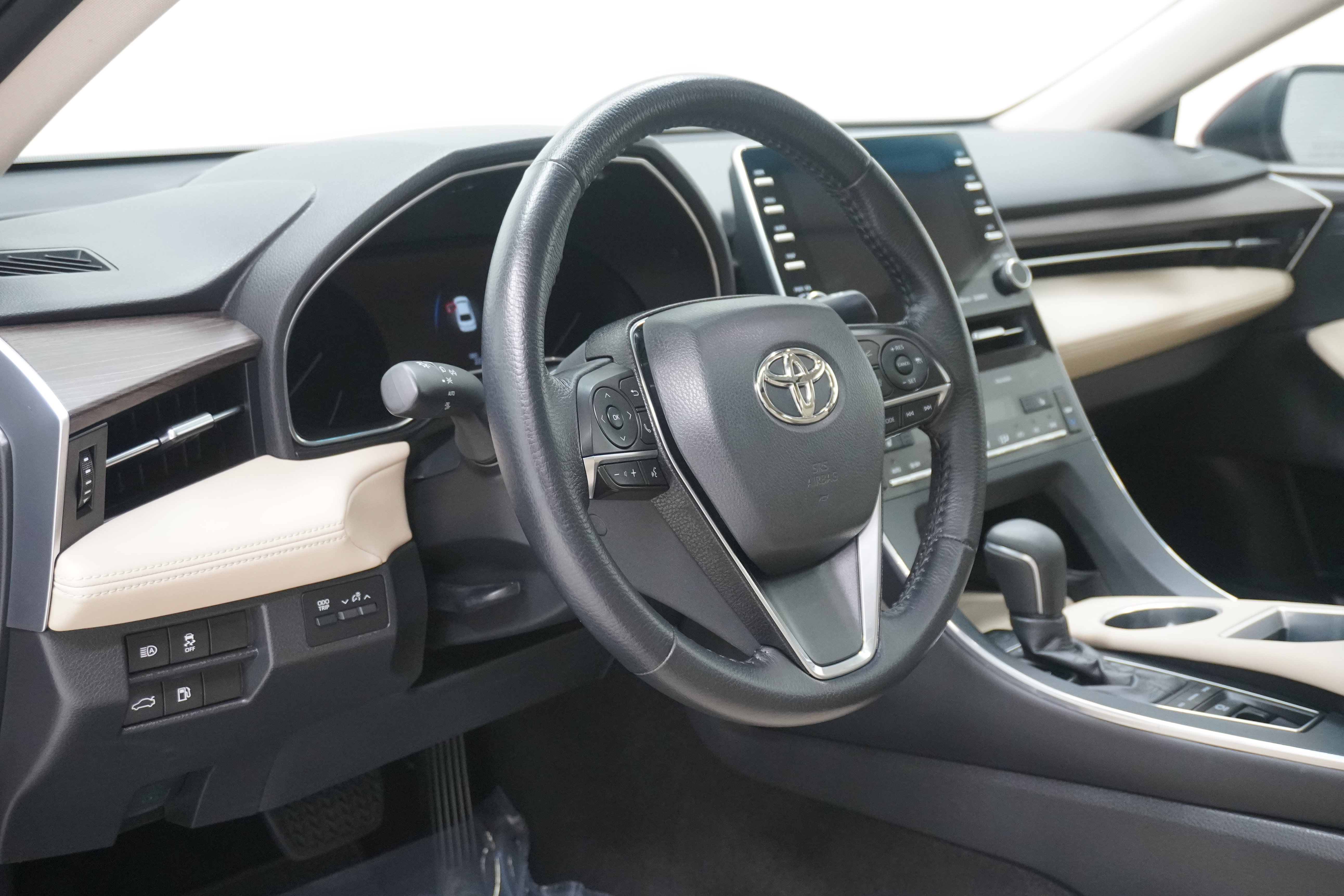 Used 2019 Toyota Avalon XLE w/ Moonroof Package FWD image 10