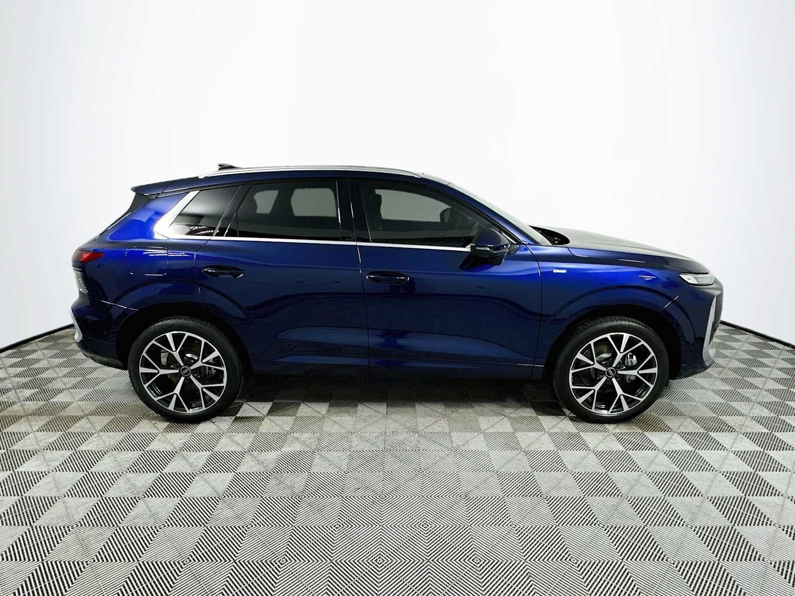 New 2026 Audi Q3 quattro 2.0T AWD/4WD image 8