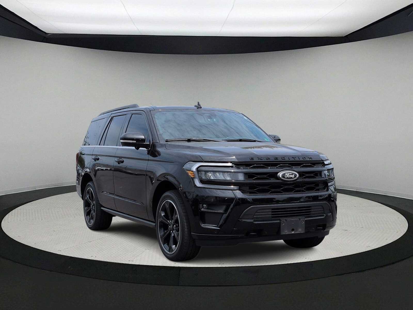 Used 2024 Ford Expedition Limited AWD/4WD image 2
