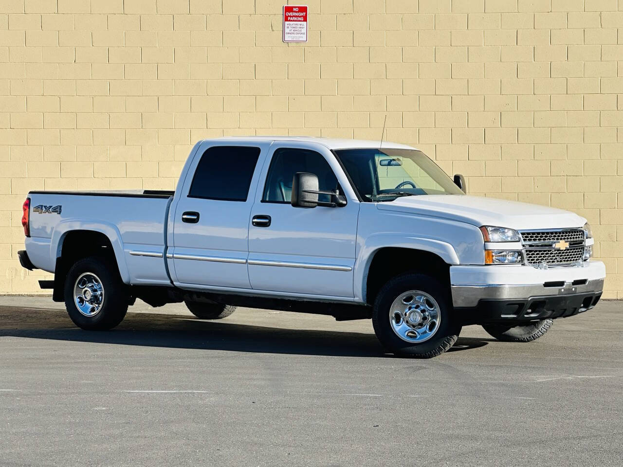 Used 2006 Chevrolet Silverado 2500 LS AWD/4WD image 2