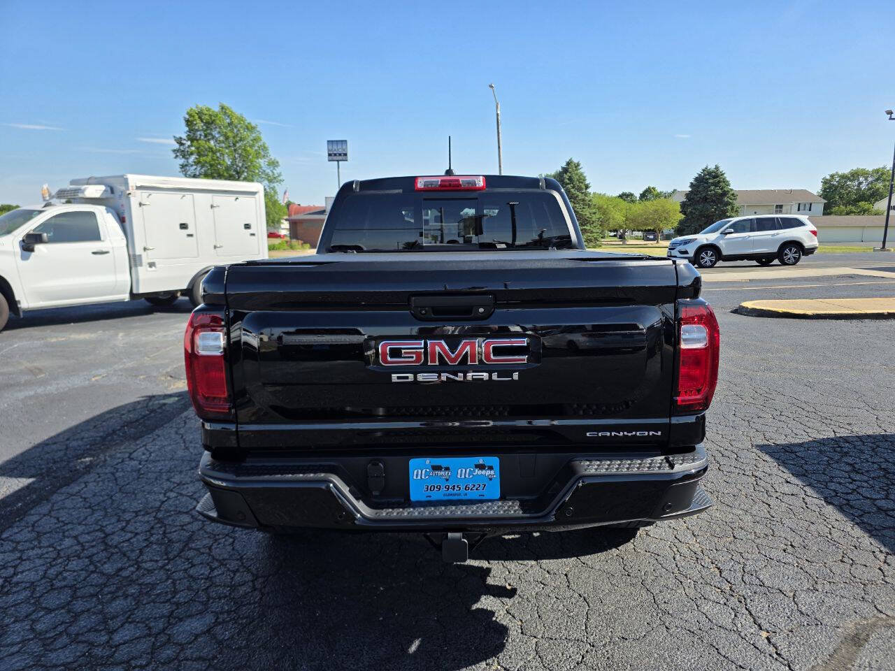 Used 2024 GMC Canyon Denali AWD/4WD image 7