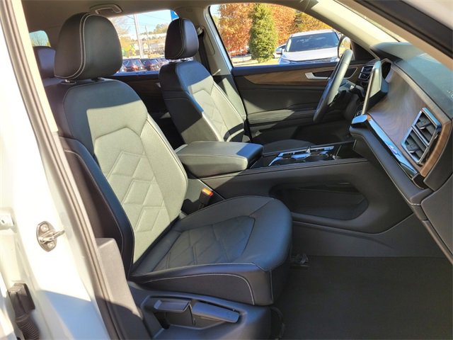 Used 2024 Volkswagen Atlas SE image 19