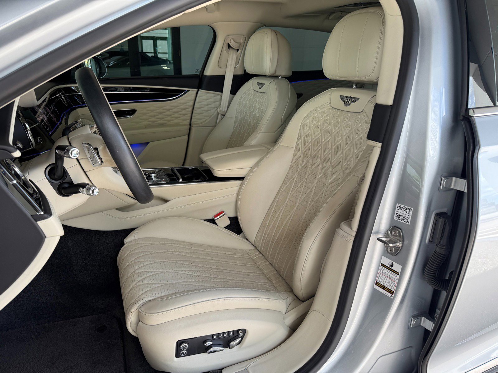 Used 2022 Bentley Flying Spur W12 image 20