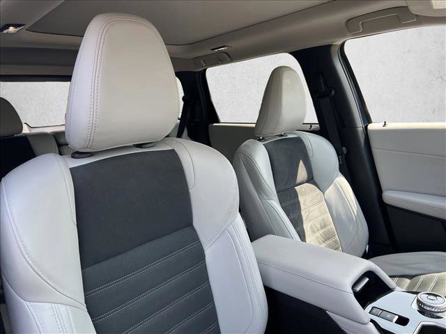 Used 2025 Mitsubishi Outlander SE image 24