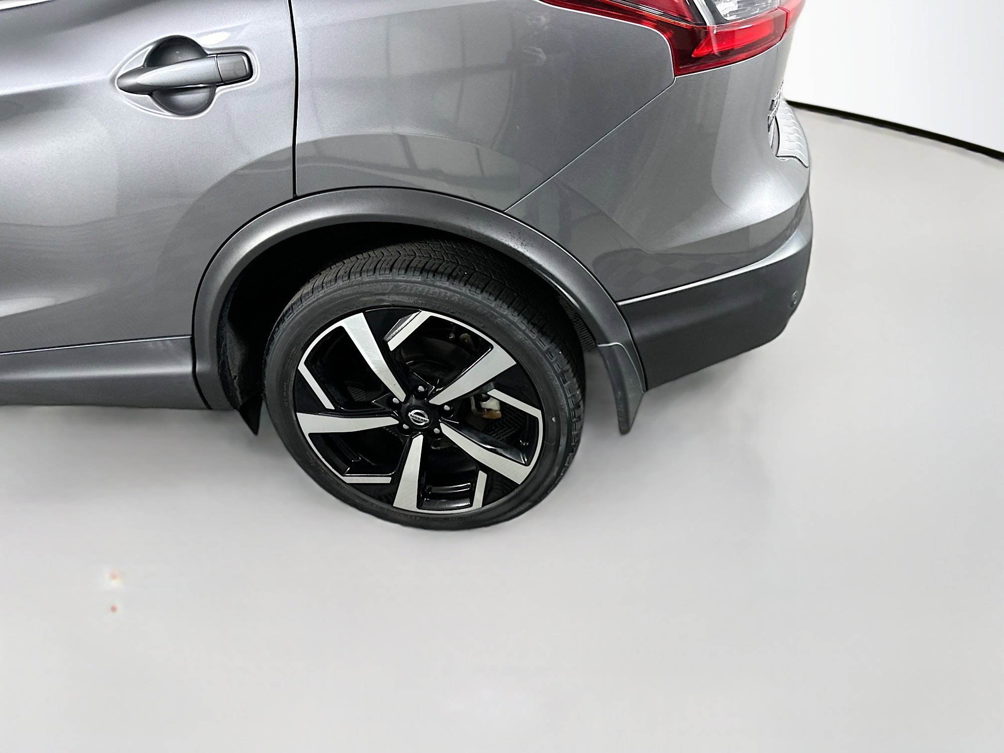 Used 2022 Nissan Rogue Sport SL w/ Premium Package image 11