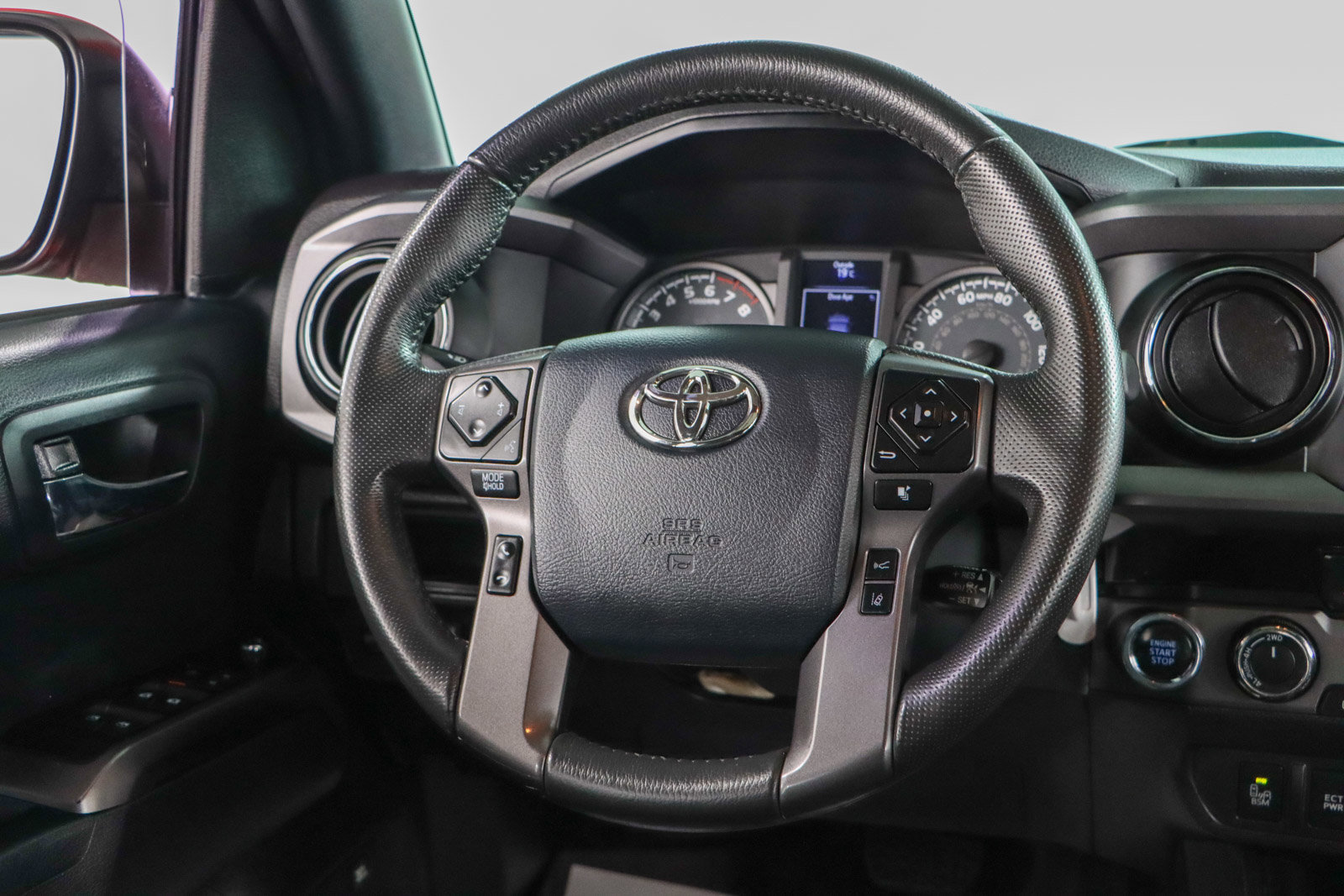 Used 2018 Toyota Tacoma TRD Off-Road image 14