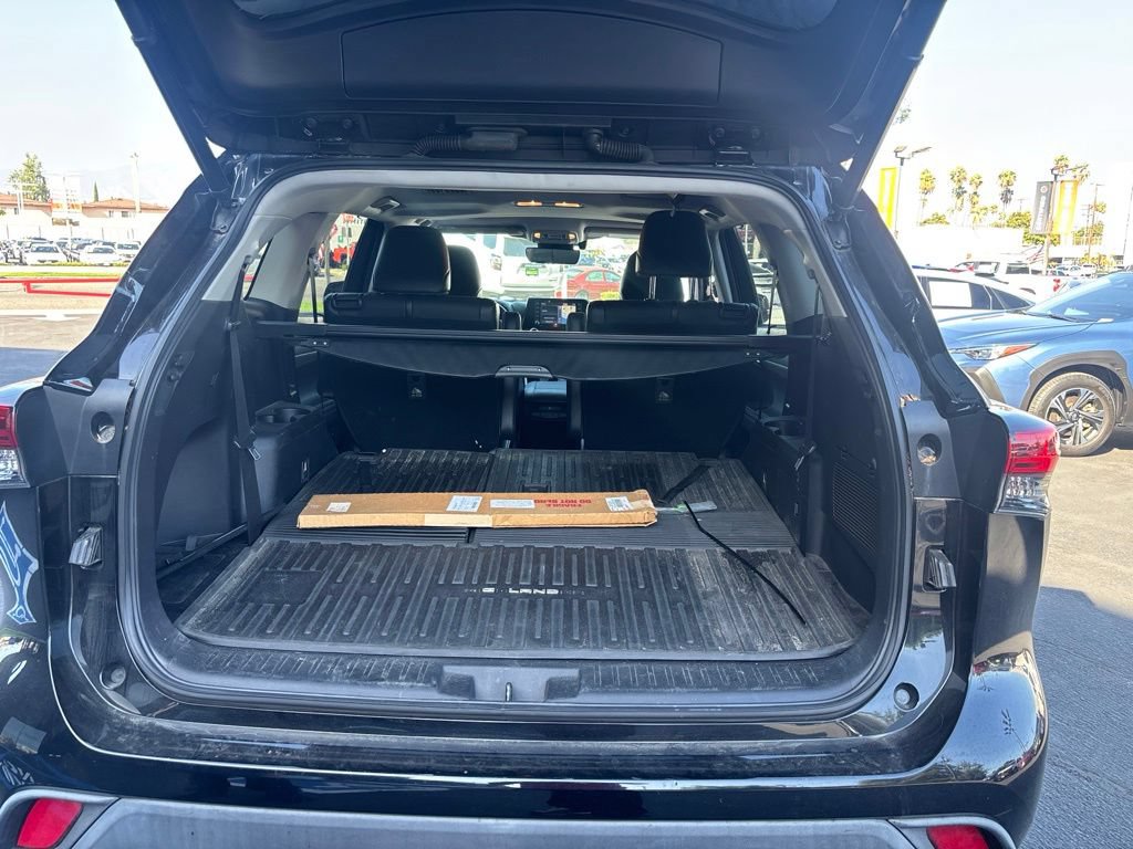 Used 2021 Toyota Highlander XLE FWD image 10