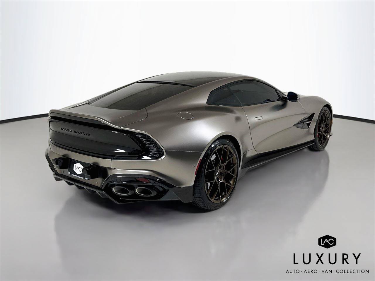 Used 2025 Aston Martin Vanquish RWD image 6