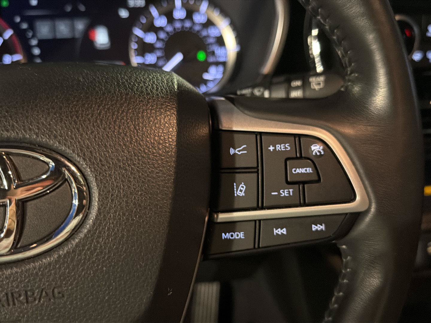 Used 2024 Toyota Highlander XSE FWD image 22