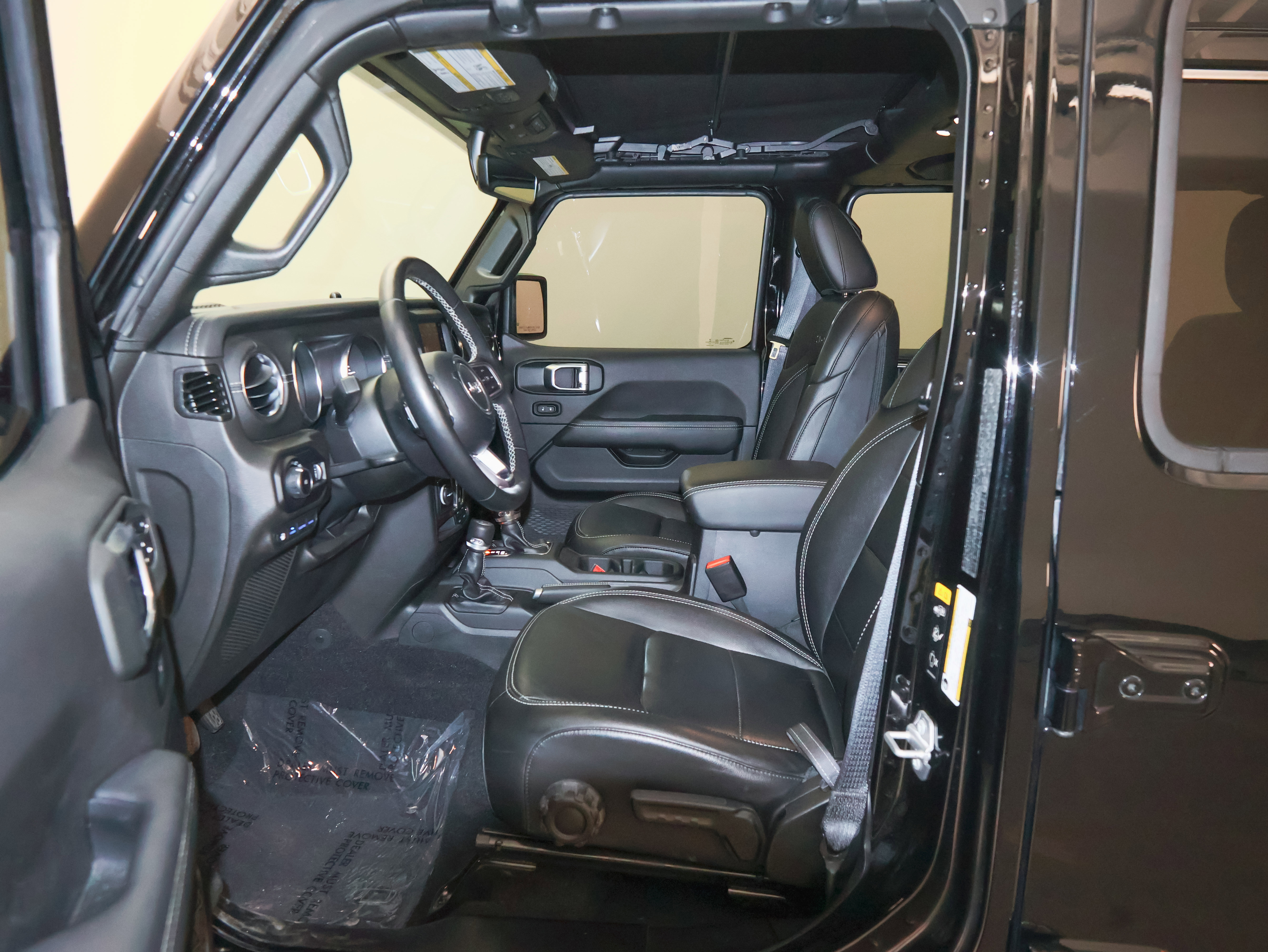 Used 2023 Jeep Wrangler Sahara w/ Cold Weather Group AWD/4WD image 13