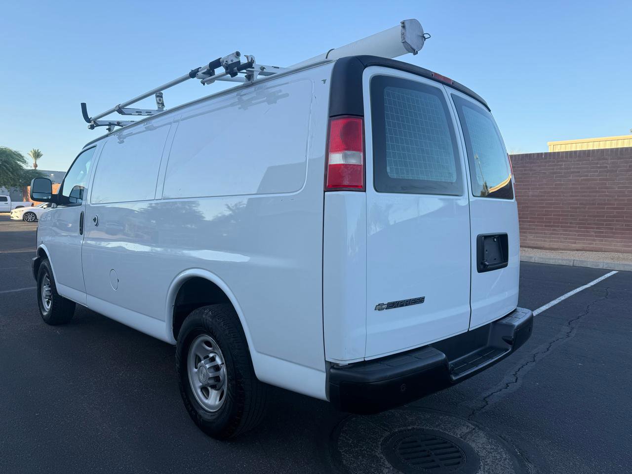 Used 2017 Chevrolet Express 2500 RWD image 5