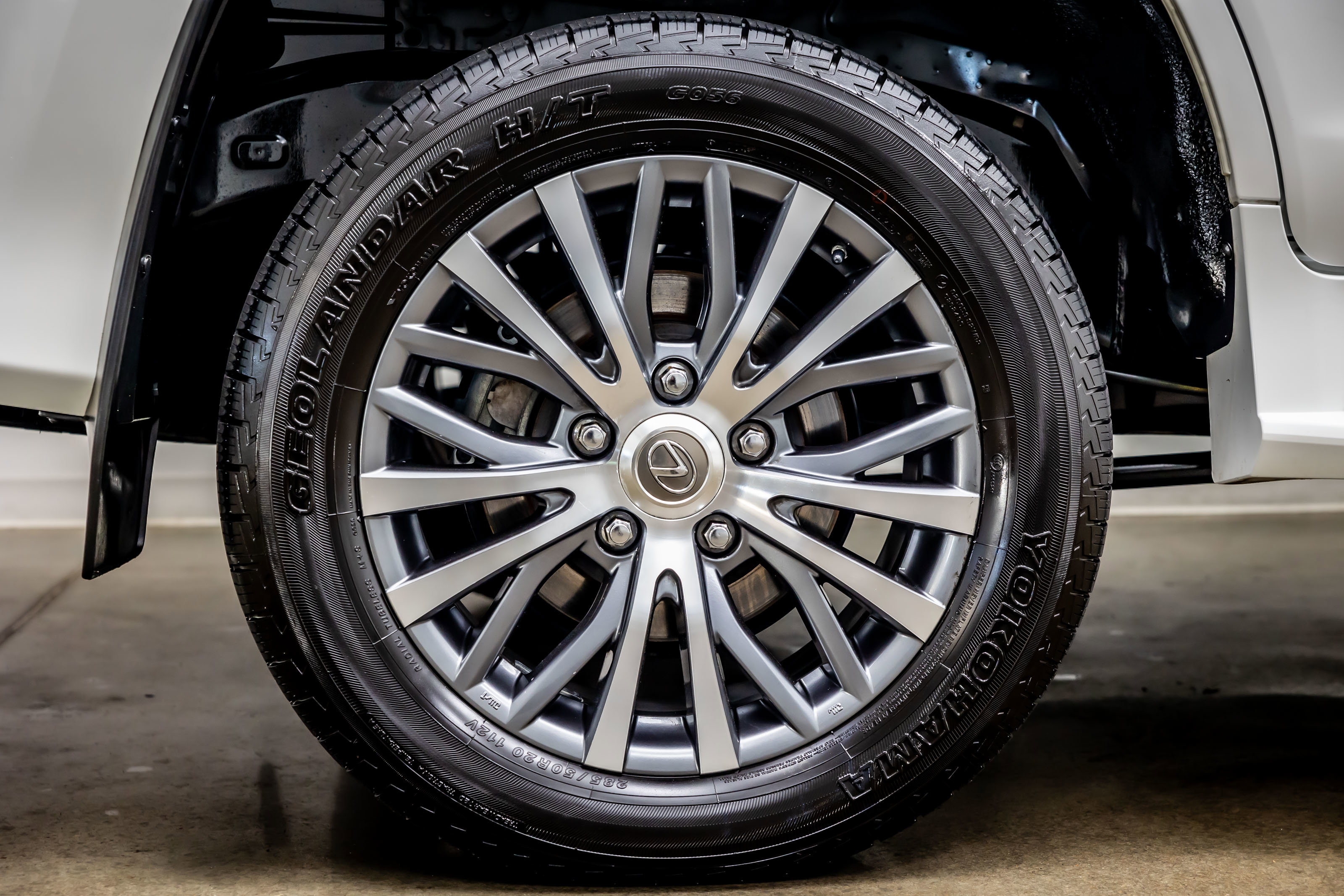 Used 2017 Lexus LX 570 4WD w/ Luxury Package image 38