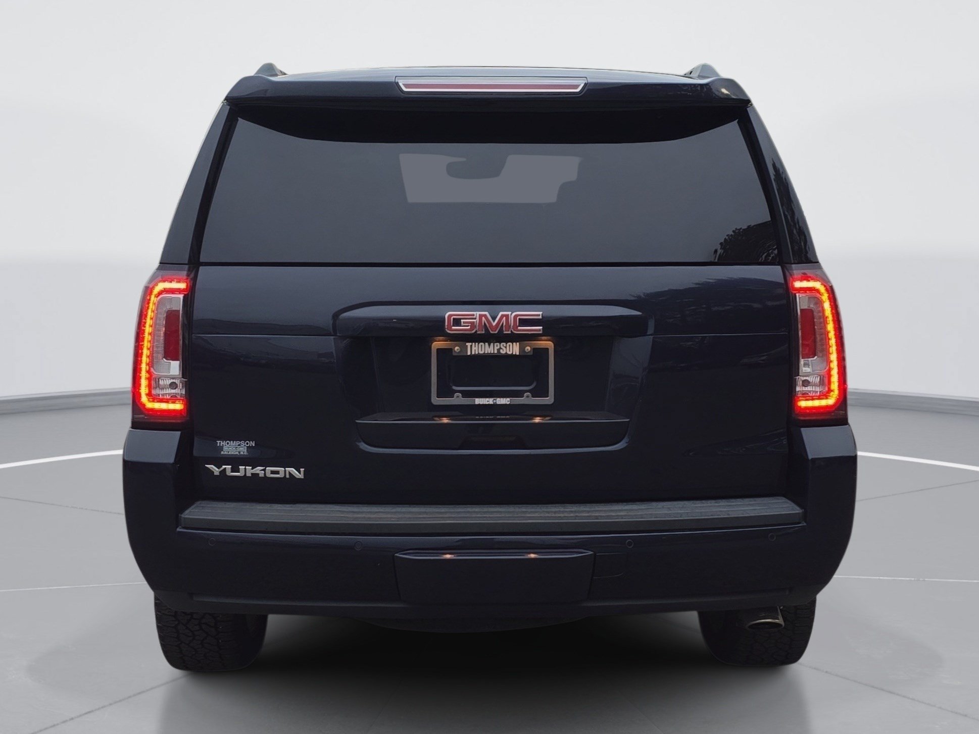 Used 2018 GMC Yukon SLT w/ Premium Edition AWD/4WD image 4