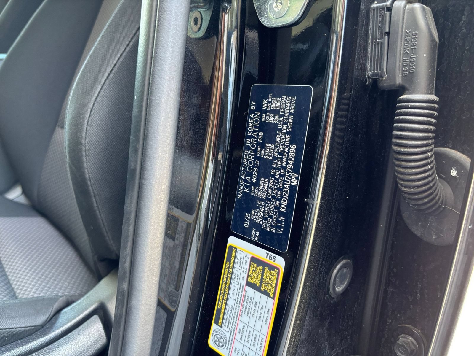 Used 2025 Kia Soul LX w/ LX Technology Package FWD image 22
