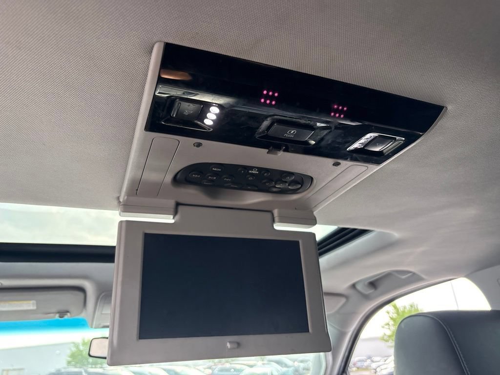 Used 2018 Chevrolet Suburban LT AWD/4WD image 15