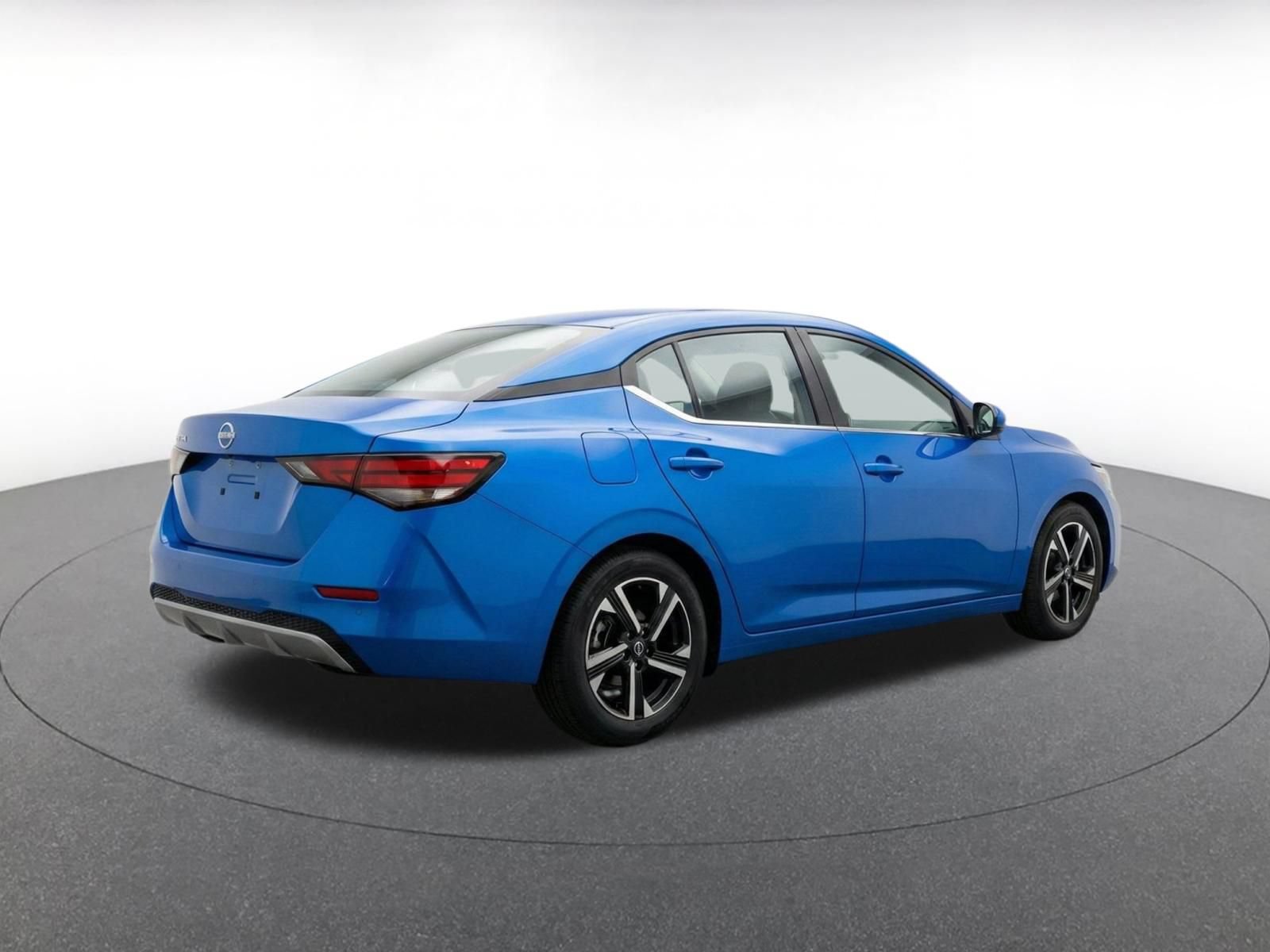 Used 2025 Nissan Sentra SV FWD image 9