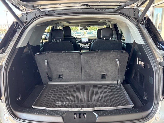 Used 2020 Ford Explorer XLT w/ Equipment Group 202A AWD/4WD image 34