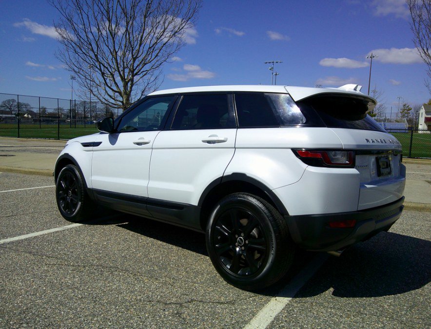 Used 2018 Land Rover Range Rover Evoque SE Premium image 19