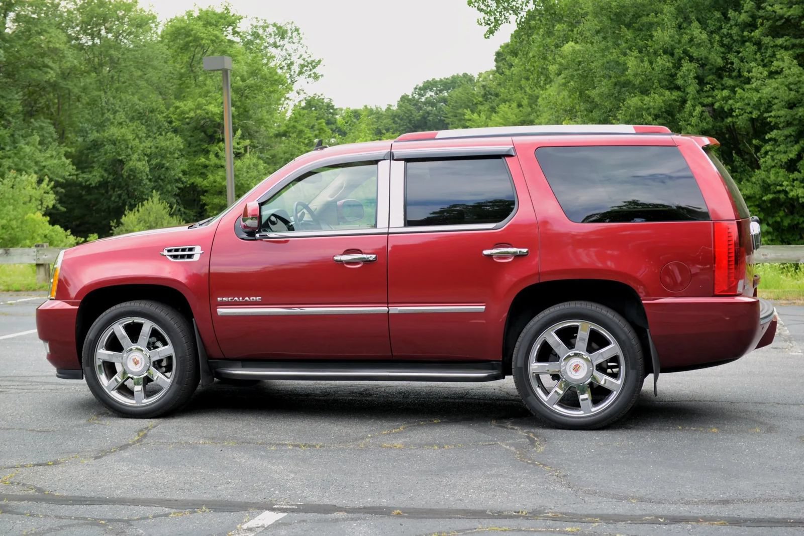 Used 2010 Cadillac Escalade Luxury AWD/4WD image 51