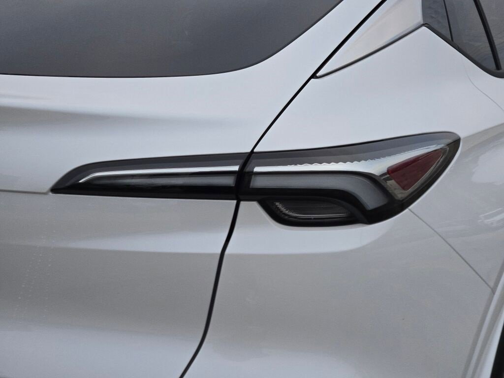 New 2025 Buick Envista Avenir image 13
