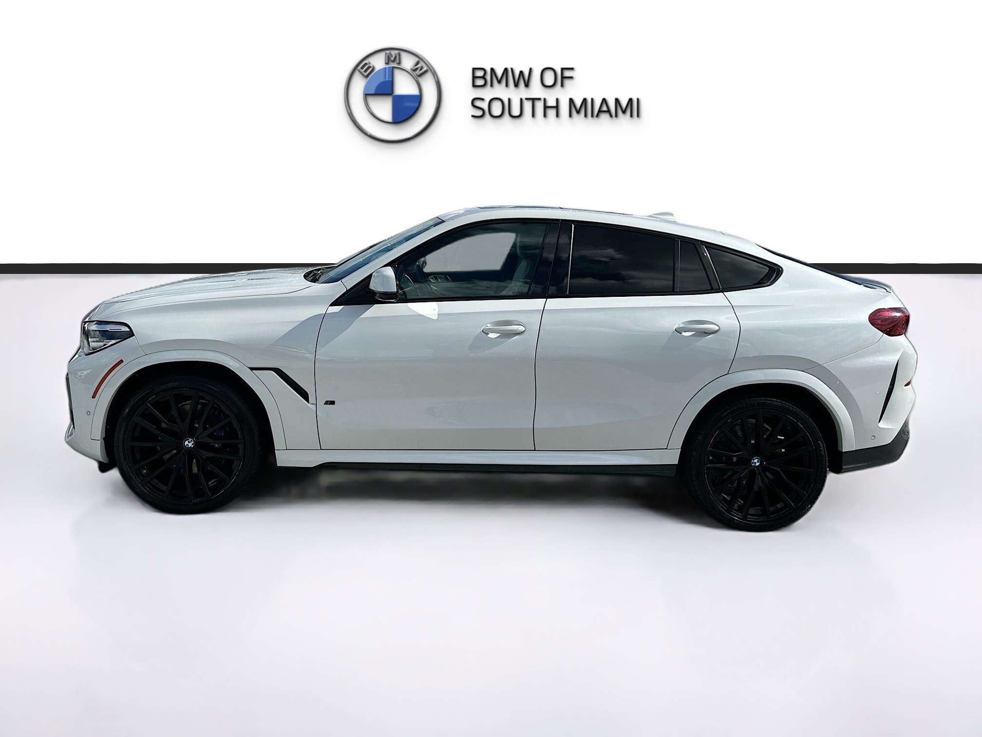 Used 2021 BMW X6 xDrive40i w/ M Sport Package AWD/4WD image 4