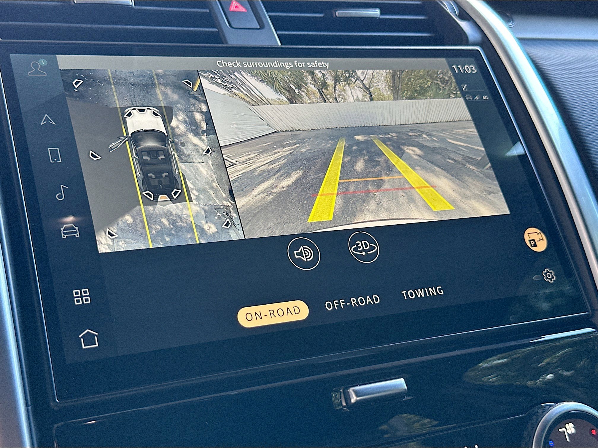 Used 2024 Land Rover Discovery Dynamic SE image 14