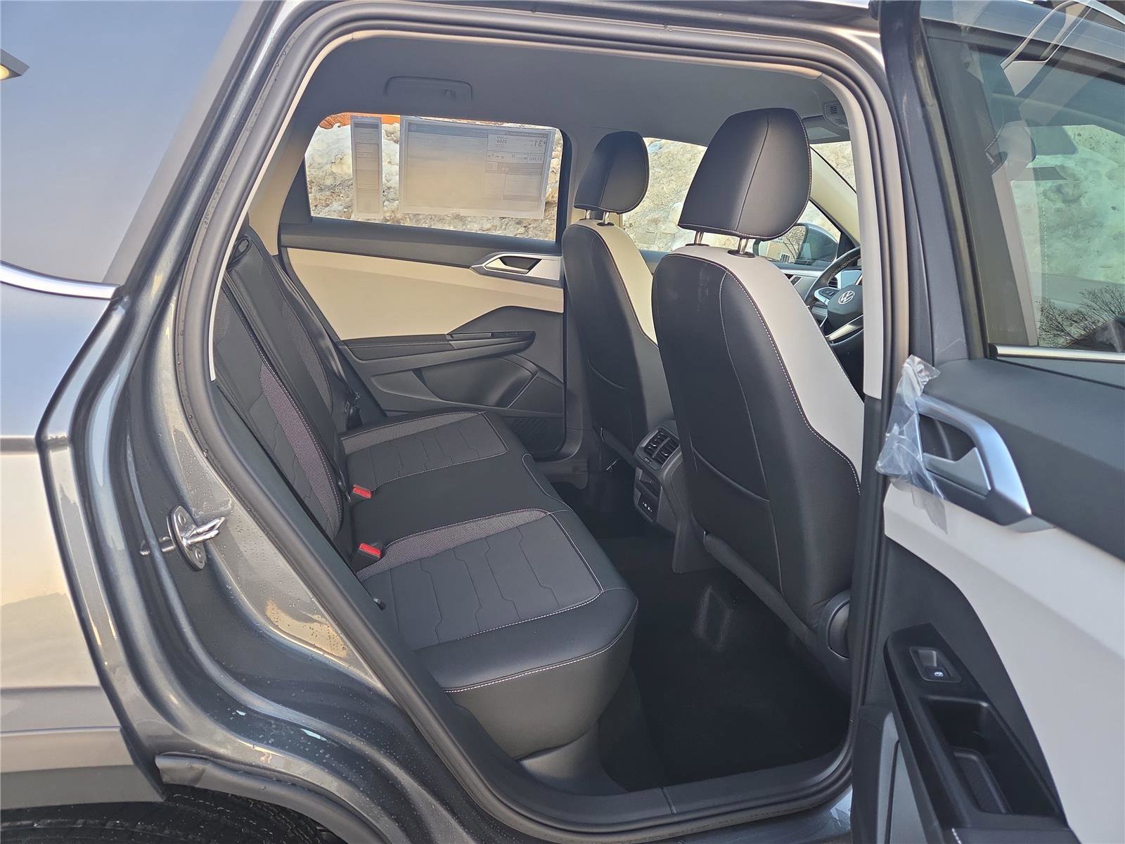 New 2026 Volkswagen Taos SE image 30