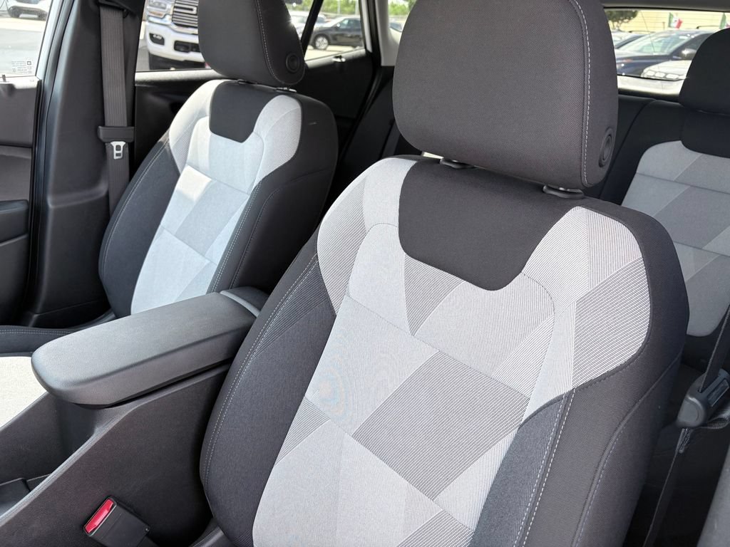 Used 2025 Chevrolet Trax LS FWD image 11