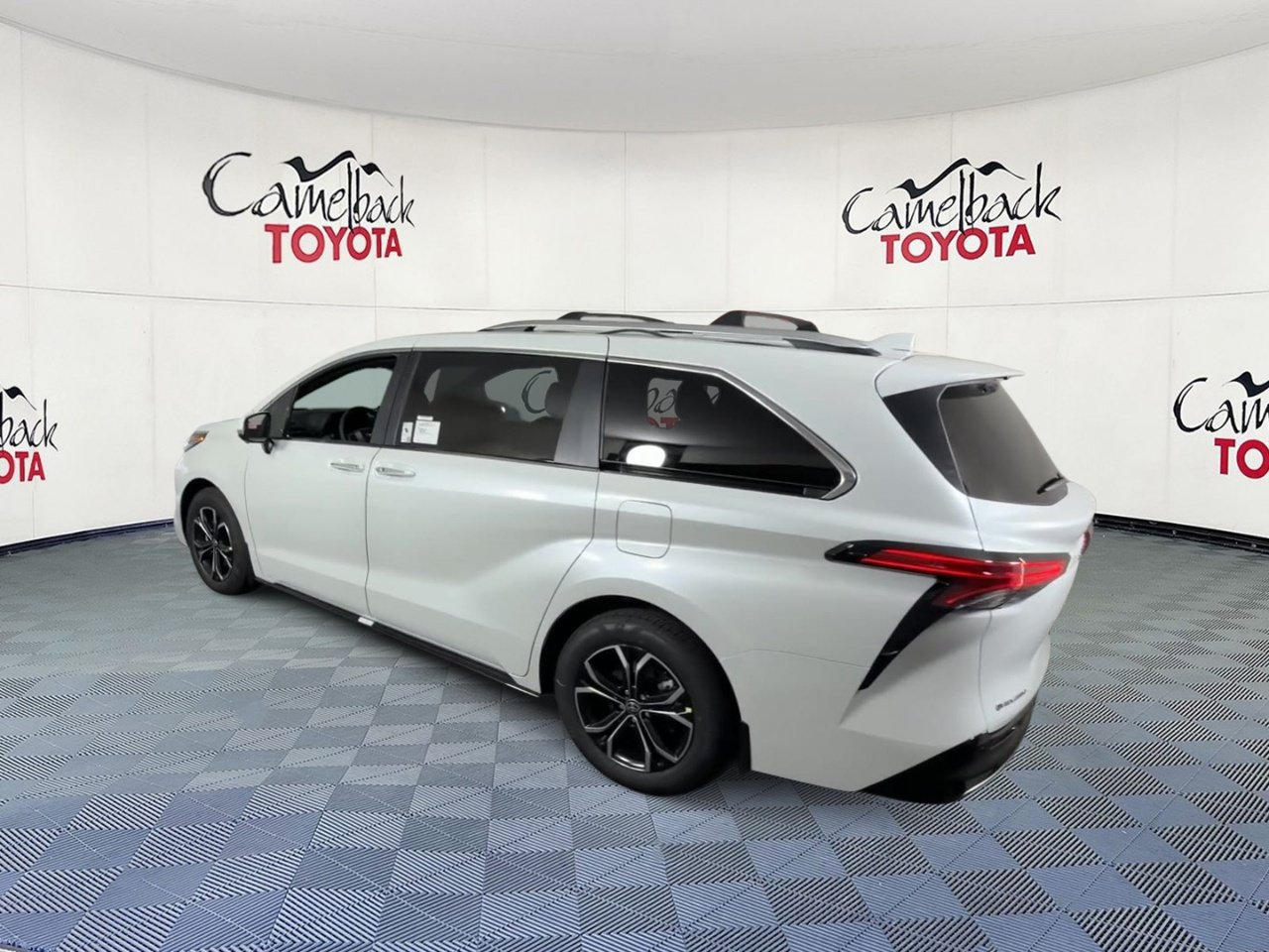 New 2026 Toyota Sienna Platinum AWD/4WD image 9