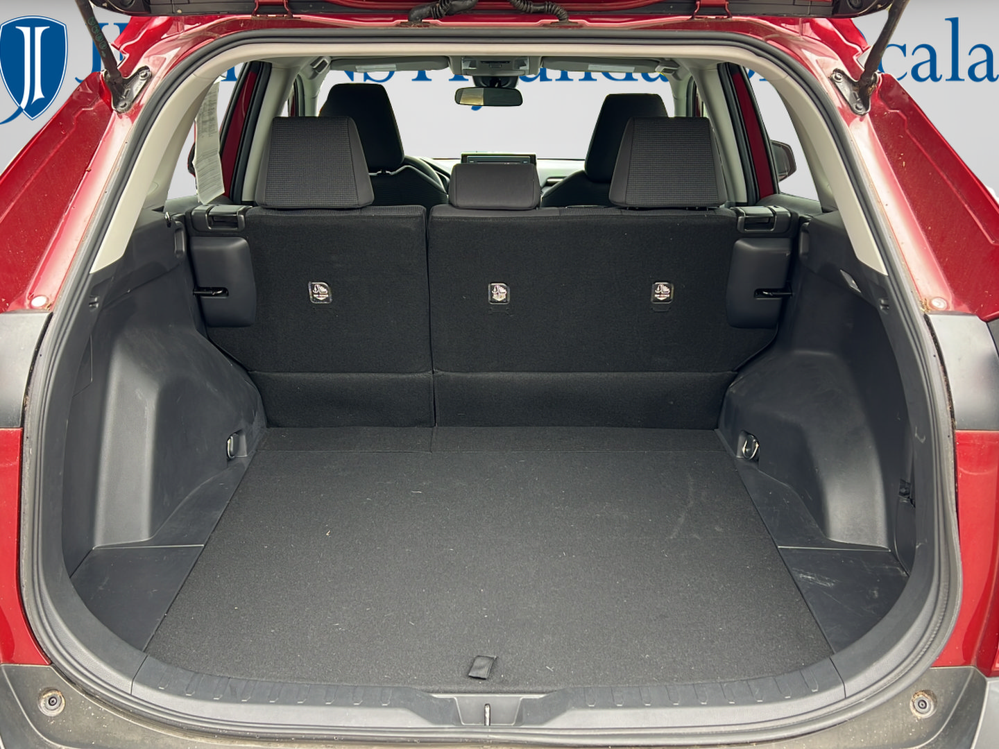 Used 2020 Toyota RAV4 LE FWD image 12