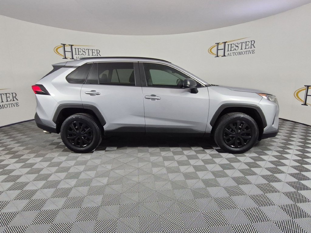 Used 2021 Toyota RAV4 LE FWD image 3