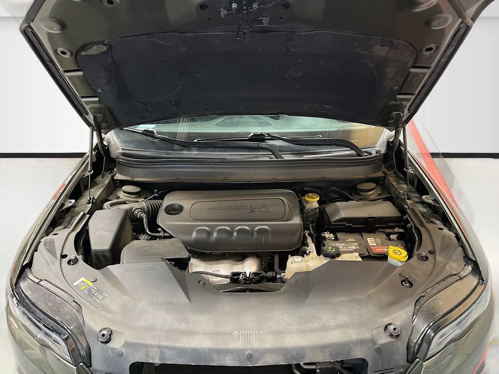 Used 2019 Jeep Cherokee Latitude Plus w/ Comfort/Convenience Group image 28